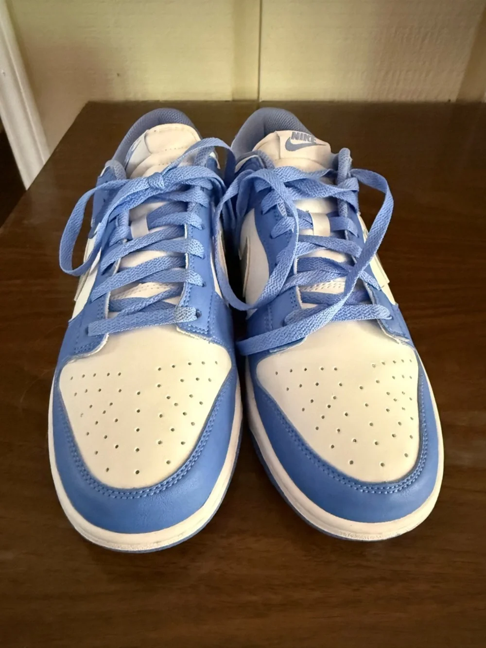 Nikes never worn - Picture 2 of 8
